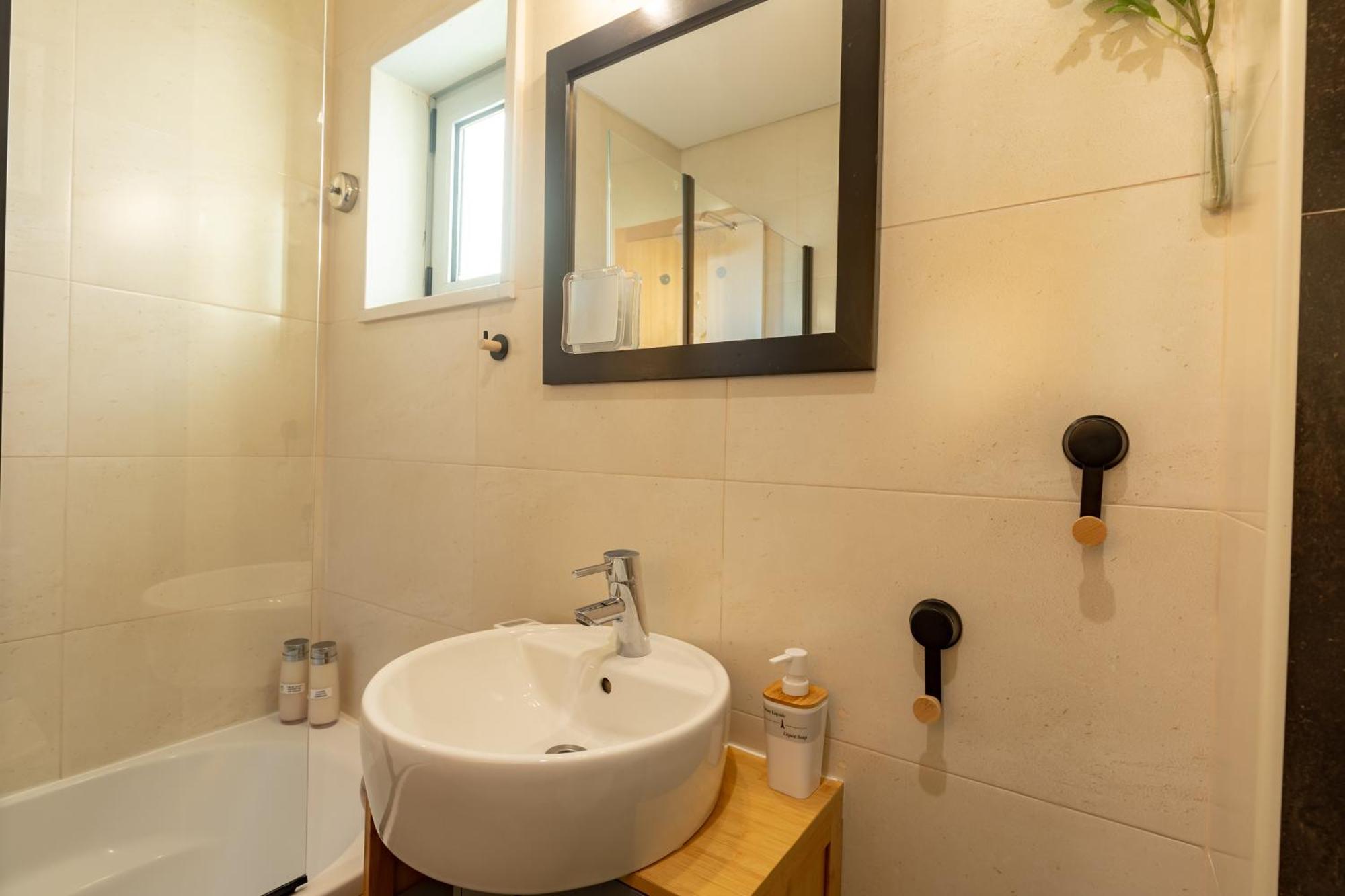 Francos Relaxing Apartment By The Metro Porto Bagian luar foto